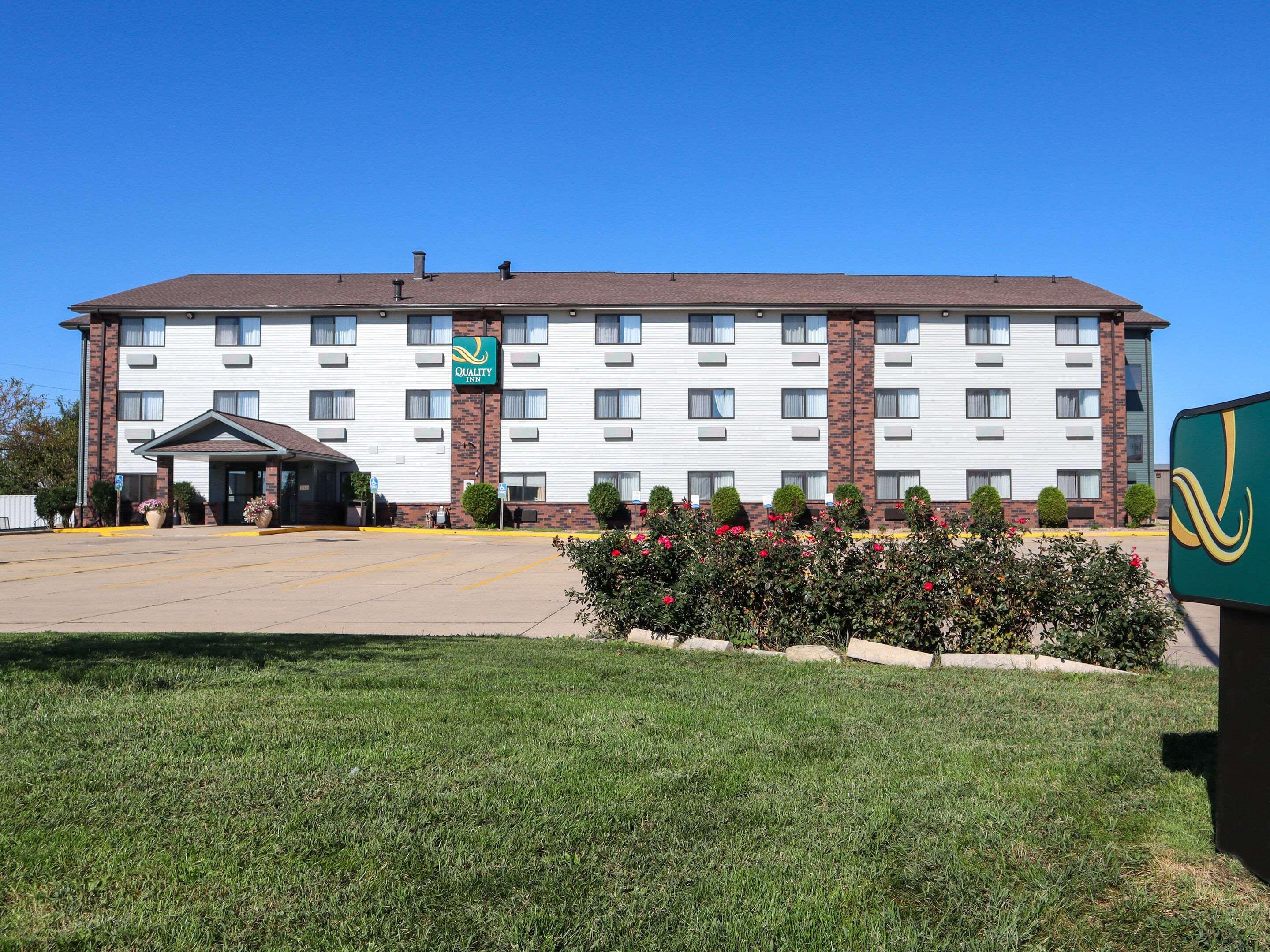 Quality Inn & Suites Bloomington I-55 And I-74 Exterior foto
